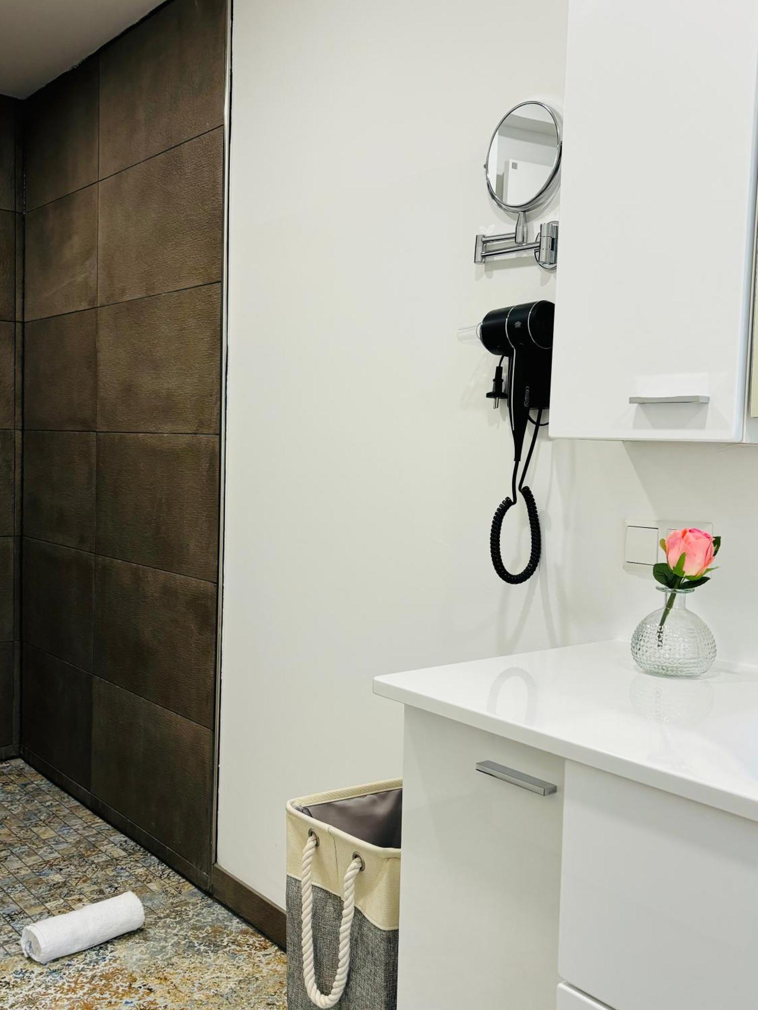 Apartamento Jacuzzi Terrasse 55' Tv Kueche Regendusche Bad Bellingen Exterior foto