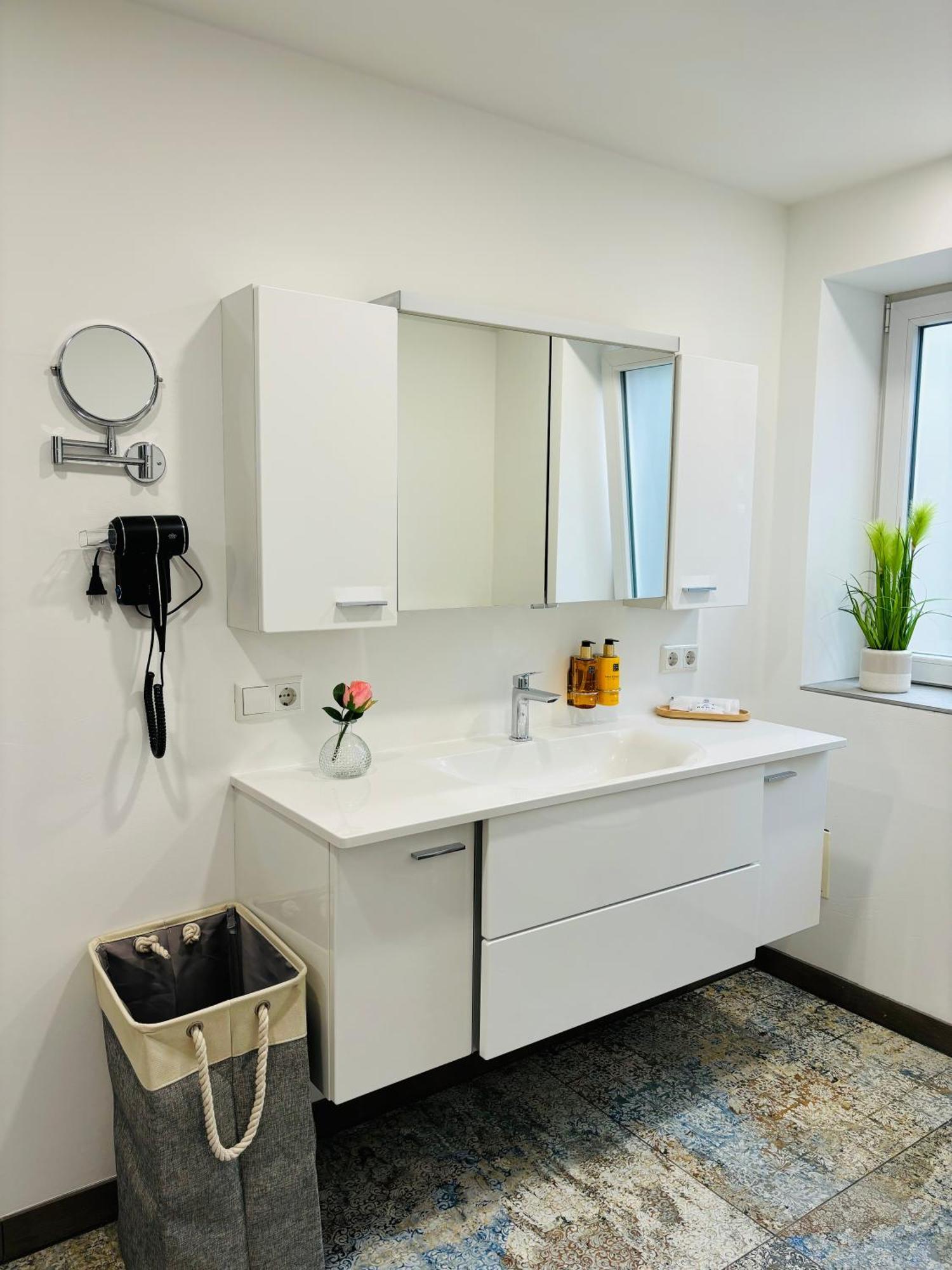 Apartamento Jacuzzi Terrasse 55' Tv Kueche Regendusche Bad Bellingen Exterior foto